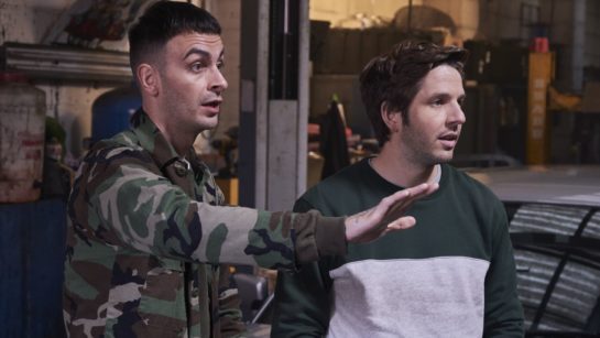 Кадр из 1 серии 1 сезона сериала «Голяк»